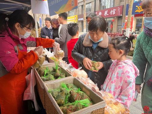 雄县南市场吃瓜,夏日吃瓜盛宴，品味生活百态
